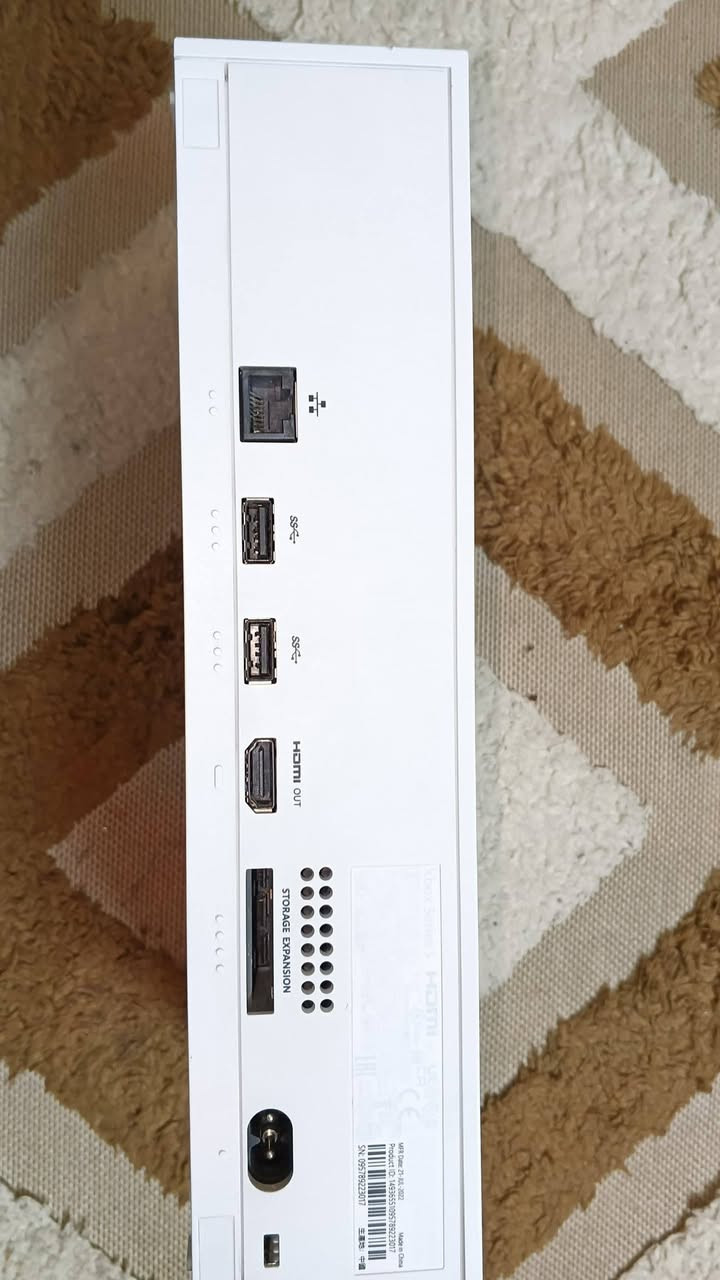 إكس بوكس سيرس اس جديد كامل ملحقاته استعمال شهر ويدة كيم سير احترافيه سعر 375 وبي  للاستفسار *********** متوفر واتساب
