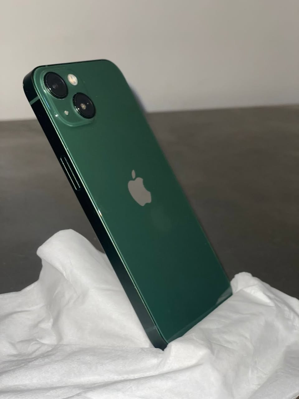 سلام عليكم آيفون 13 نضيف جدا استخدام شخصي
للبيع كفاله عامه ما بي اي نقص وما مبدل بي اي شيء 
لون زيتون الترند 
ذاكره 256 
كأمره قويه جدا وتصويرها يخبل وما بيها اي شخط 
بطاريه 82 
جهاز نضيف جدا واستخدام شخصي 

السعر 450 

مكان الدوره 
الرقم ***********
