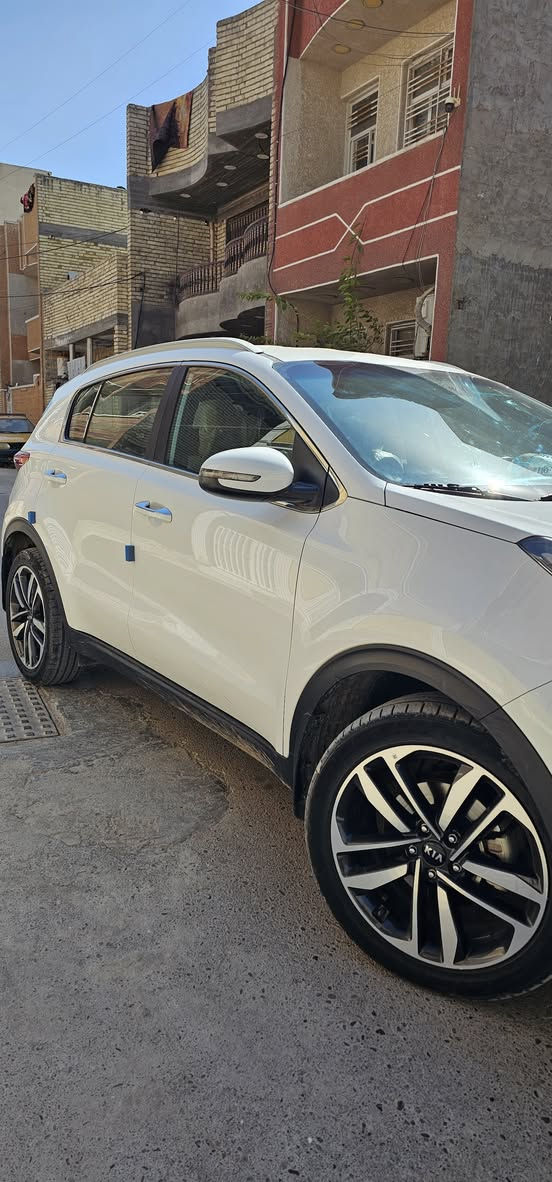 السلام عليكم
كية سبورتج للبيع موديل2021 
 نص فول
(السيارة بيهة بارد باب خلف السايق والبارد الثاني باب الصدر فقط) 
السيارة كلش حلوة ونضيفة ممتعوبة 
ماشية 60الف 
تجي وتشوف بعينك مكان السيارة بغداد الشعب السعر 205 وبيهة مجال والشراي يتصل *********** واني خادم
