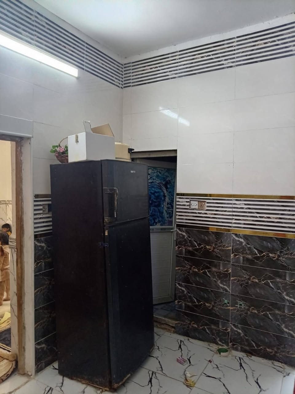 بيت البيع مساحته 120 متر 👈عقد زراعي 117 قاط  ونص بس الغرفه الفوك سكف سندويج البيت كله مسلح سراميك  البناء بلوك 3 غرف نوم وستقبال ومطبخ وحولي وحمام داخلي وتواليت خارجي تبليط بضهر البيت 👈 بلنزله جاي من القريه ثالث فرع👉  المو من المنطقه راح اوصفله العنوان بغداد👈 منطقت بوب الشام👉 بلنزله جاي من القريه ثالث فرع  مصوره البيت مقطع فيديو يدخل علي خاص ادزله مقطع فيديو مال البيت يشوفه👈السعر 36 وبي مجال👉 اتصال ع رقم او خاص عادي بي وقت *********** واتساب👉
