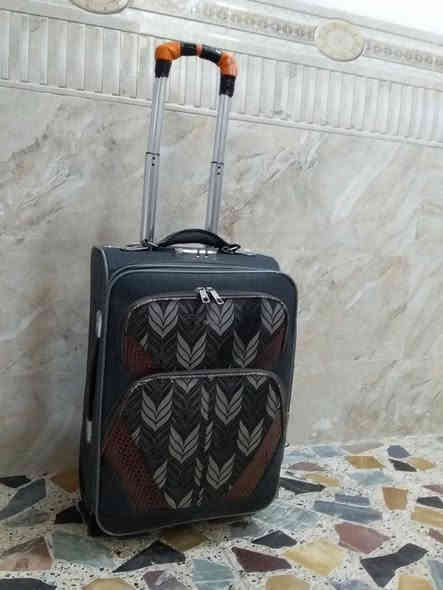 اغراض منزليه للبيع للإستفسار  ***********
حصيرة نظيفة بدون عيب  ٣في٤    ٢٠ 
حصيرة   ٨
جنطة سفر   ٥ 
صندوق حديد كبير لحفظ الملابس ٣٠
صندوق خشب  كبير لحفظ الملابس ٣٠
مكتبة كتب او بلول يصلح  ٣٠
كومدينه موديل قديم جدا يعني تراثي  ١٥
ميز   ٥    الف
ميز  مضبوط بي دولاب مال مطبخ او محل ٤٠
