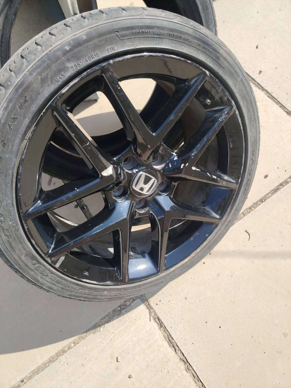 السلام عليكم
ويل و تايرين للبيع الويل مصلح حجم ١٨ مال سيفيك
***********
