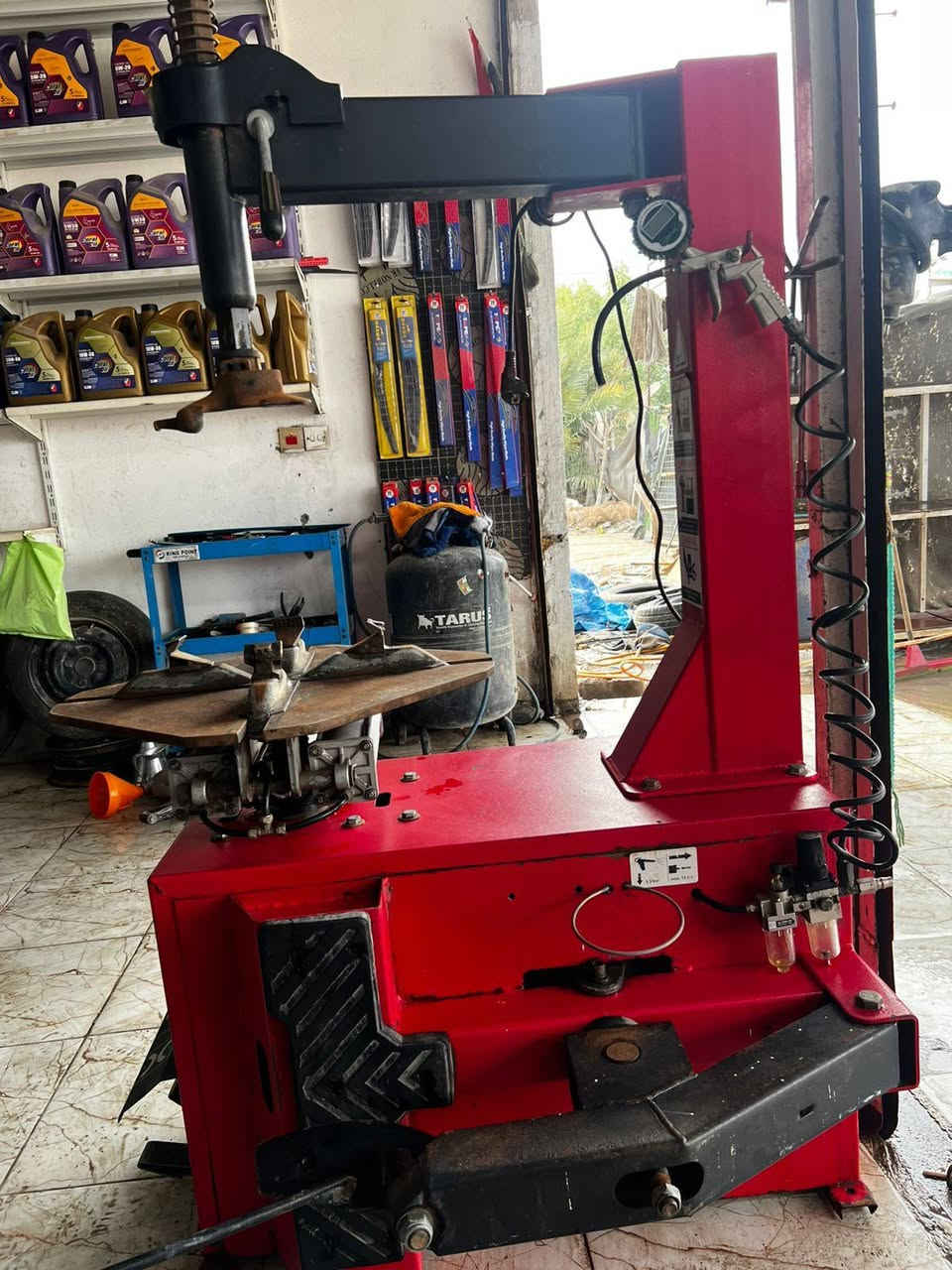 سلام عليكم خالعه للبيع جديده ما نقصها شي مكاني حله بكرلي وتساب ***********
