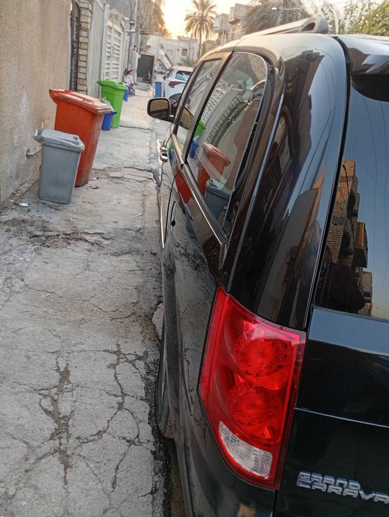 السلام عليكم للبيع دوج كرفان أسود حادثه بسيط بالمنشور تخم تايرات باتري جديد الصدر ٨٠بالميه داخله نضيفه ٣قطع تبريد محرك والكير مكفولات جدد الابواب مكانيك رقم بغداد وباسمي موقع بغداد السعر 125وهذا رقمي *********** بغداد, العراق
