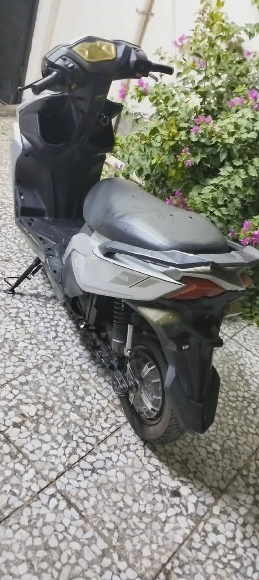 دراجة سكنس شحن بطاريات فول شحن ,3 نمر  كهربايات كلهه شغاله شاحنه اصليه وياهه قفل ستيرن  مكاني حي السفير قريب ع العبيدي رقمي  ***********
