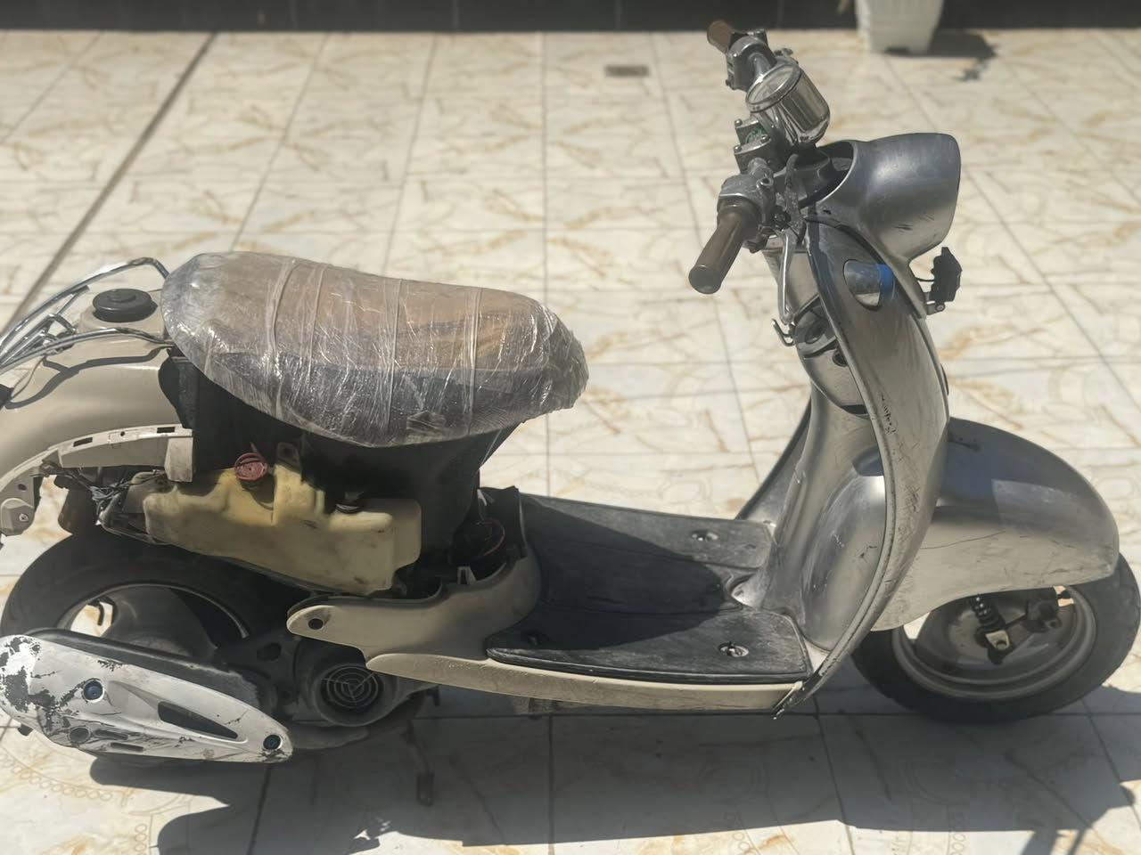 سلام عليكم دراجه مصريه جاهزه من الطول للطول تمشي 60مال جناي كل نقص ما بيها عوزه كفرين كدامك موضحه بلصوره مكاني ناصريه مركز سعرها 325 لحد يتعبني رجاا وهاذ رقمي ***********
