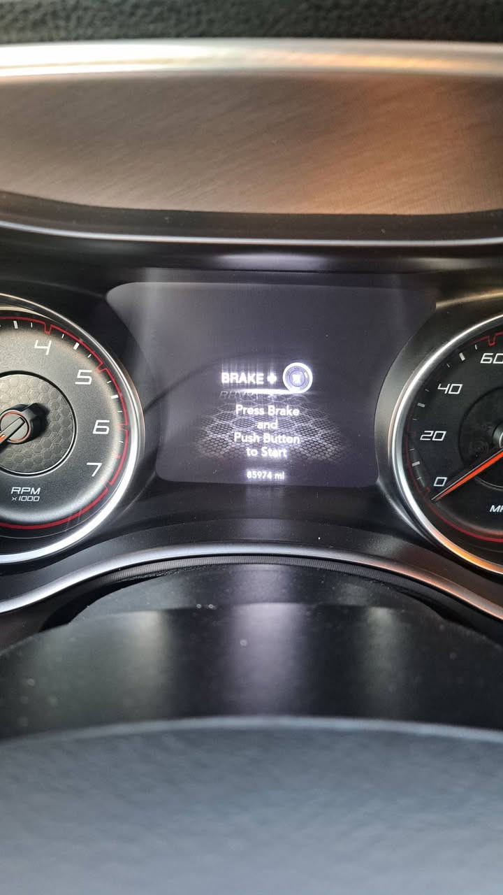 السلام عليكم للبيع اوالمراوس حسب القناعه جارجر sxt blus موديل ٢٠٢١
فول مواصفات 
بصمه 
فتحه 
كشنات جلد 
تبيريد وتدفئه مقود وكشن
محرك ٣٦٠٠
بدون قطرة صبغ 
السياره مكفوله كير ومحرك وصبغ
اخت الكلين صور الحادث مرفق بالصور 
السعر ٢٥٥
***********
