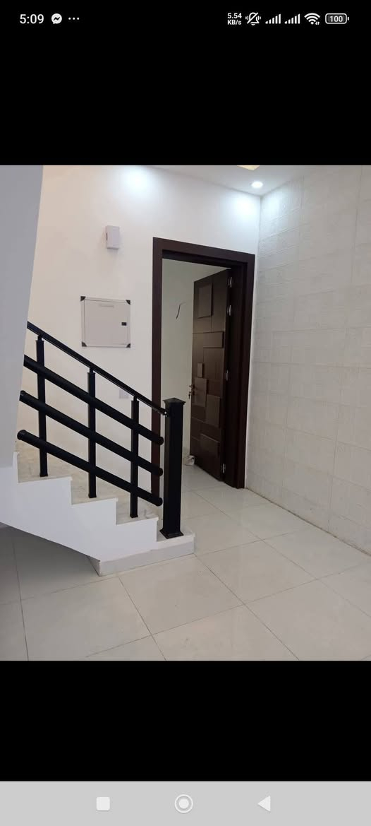 السلام عليكم من رخصت أخوية الأدمن عندي ١٢٠م واجة ٤نزال ٣٠م بيت جديد درجة أولى كلة مرمر بيت فول بي كراج صالة مطبخ خدمات حولي وغرفة نوم منور الطابق الثاني ٢غرف نوم وخدمات وحولي طابق الثالث بيتونة مخزن سطح البيت فارغ بناء ٢٠٢٦ موقع القاهرة الظباط قريب أسواق ابو تحسين قريب اعدادية القاهرة لبنات أستفسار على رقم ***********
