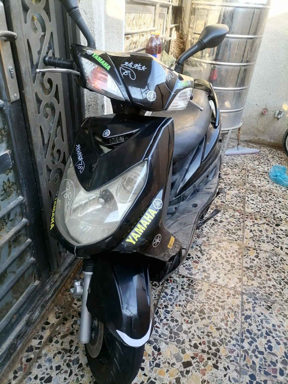 السلام عليكم للبيع دراجه سكنس فحل كابريتر مكينه مكفوله شلعه ومعدل خير من الله سعره 600وبيهه مجال مكاني بغداد الشعب هاذا رقمي ***********
