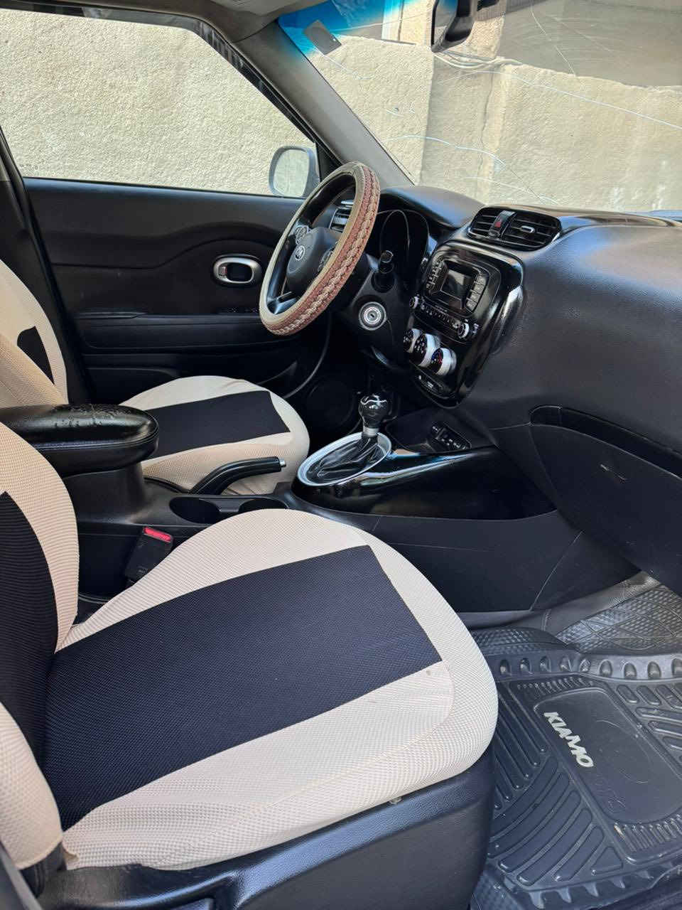 كيا صول 2016 رقم بغداد الانگليزي 
كير ، محرك (مكفولات)
تبريد تدفئة  (شغالات)
حدادية جديدة 
السعر  96 ورقه
 للاتصال ***********
