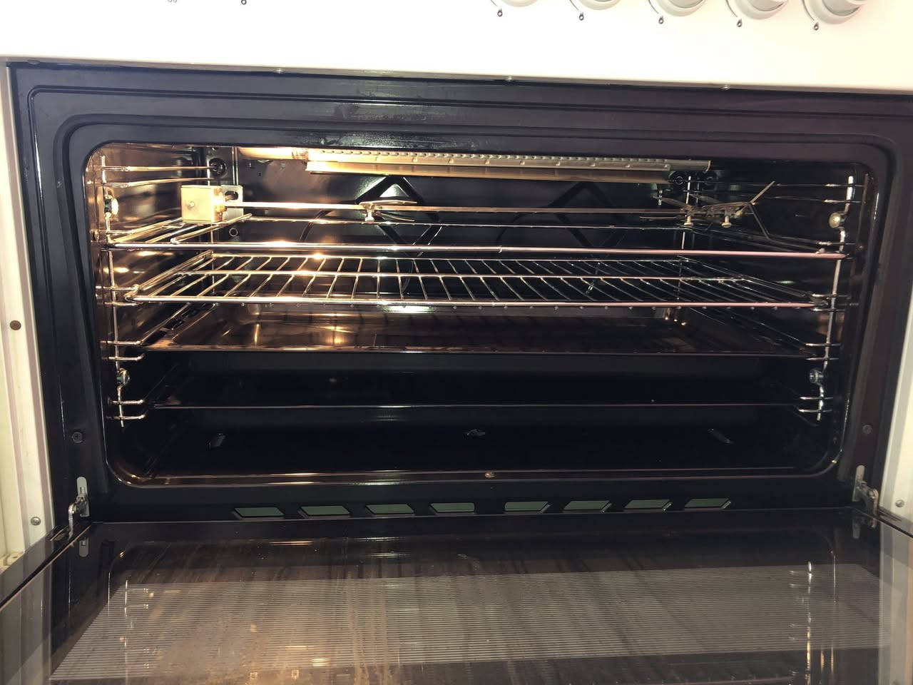 طباخی عشتاری اصلی ٥ چاو  فڕن زۆر تازەو جوانە ماڵی دۆستە. فڕنەکەی ئیشی پێ نەکراوە  ، چەرخی کارەبایی و شەواییە ..زۆر  پاک و جوانە نرخیشی ٣٠٠ هەزارە لە سلێمانی کێ ویستی مسج بکات لە خزمەتیام..


**إذا كنت صاحب هذا الإعلان وتريد حذفه لأي سبب، رجاءا أرسل رسالة إلى الدعم الفني**