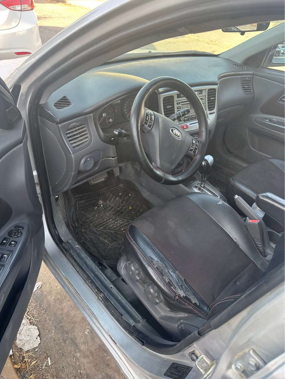Kia rio  ABS کوشن جڵد تەبرید لەسەر سویچ
گێڕو مەکینە بەشەرت فول فولە بەس سلایت نیە 
***********
*********** بشدار, السليمانية
