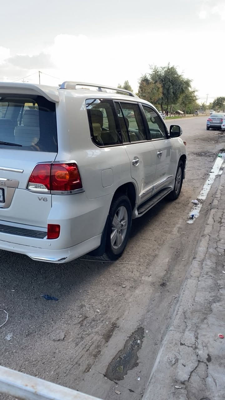 سلام عليكم تيوتا لاندكروز 2013 بريم اصلي  GXR ماشيه 192 الف السياره كفاله بيه ملاحظات 3 مكنات بارد كلش بسيط وسحبت كارت بالبنيد السونار مرفق 

السعر 365 بيه مجال

6سلندر رقم اربيل بسمي تحويل مباشر 

اللون ابيض صدفي

موصفات 

سلايت روف 

فور ويل 

مري قلاب 

لايت زنون 

حساس امامي خلفي 

بصمات ابواب 

كشنات جلد 

كشن كهرباء 3دكم

اشاير مري

جام اوتو

طفايه 

تبريد ثلاث قطع 

ثلاجه

7 راكب 

‏‎تحكم استيرن

السيارة حيل جديده 

كير محرك بشرط 

السياره جاهزه من كلشي

بصمات عدد (2)

مكاني كركوك

رقمي ***********
