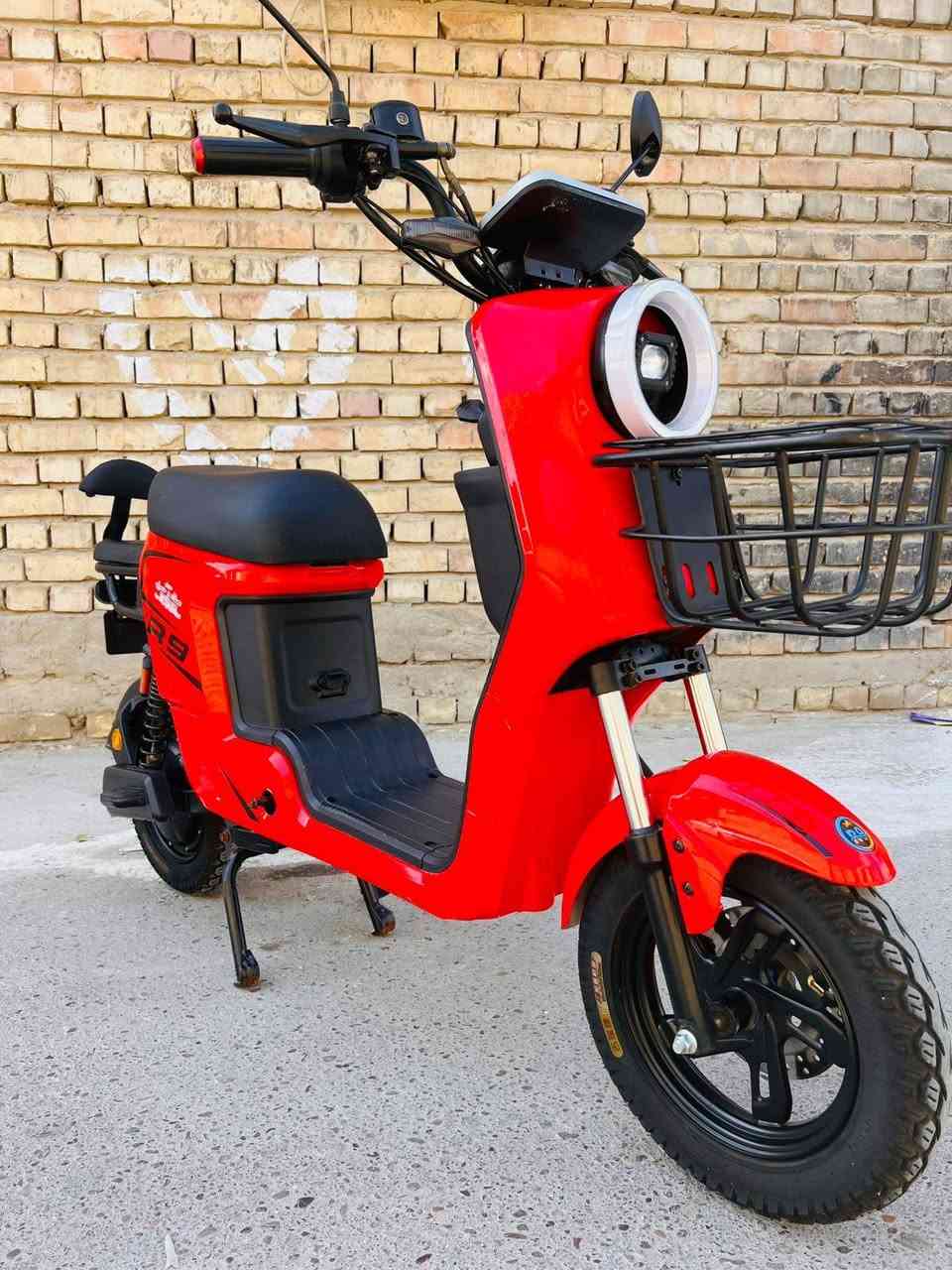 سلام عليكم دراجه شحن للبيع 
نوع R9 موديل 2025 
5 بطاريات عدد النمر 4 ماشيه شي قليل 
السعر 400 وبيه مجال مكاني بغداد الزعفرانيه ***********
