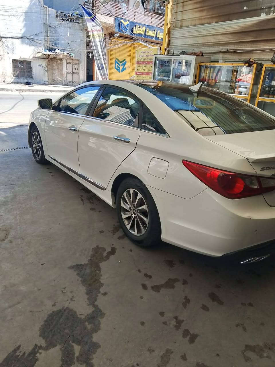 السلام عليكم
( هيونداي سوناتا 2013 /خليجي ) بصمة +بيبان بصمه
محرك 2400 دوش 
قطعتين تبريد 
كشنات جلد كهرباء تدفئة 
حساسات امامي خلفي كاميرا 
لايت منظومة زينون
قمارة بانوراما
رقم انكليزي اربيل 
مكان السيارة ، بغداد الكرادة 
*********** ابو سجاد
