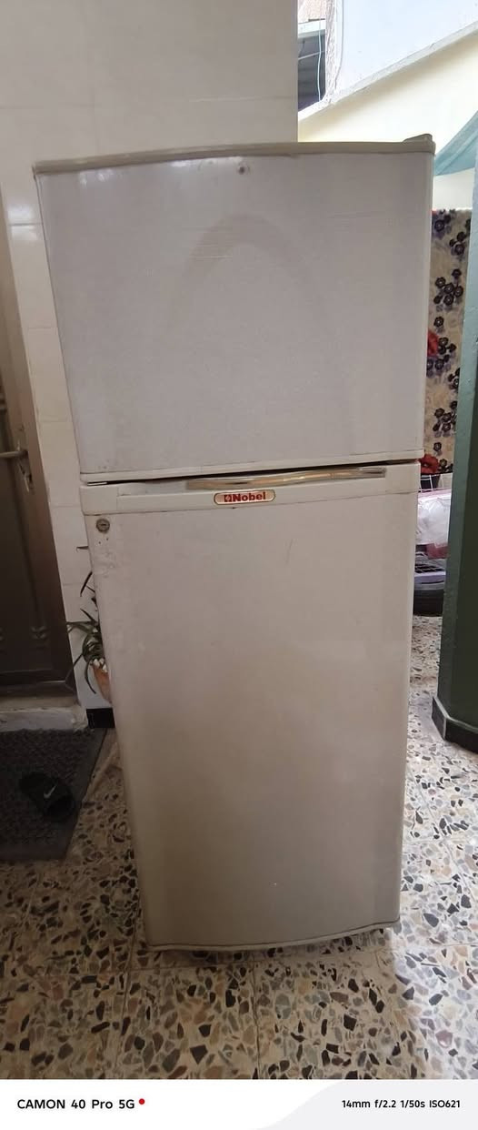 ثلاجة حجم 22 ماركة نبيل معروفة الماركة الماطور ايطالي نظيفة تجميد فول اي شي بيها ترجع تأخذها وتدعيلي سعر مناسب 140 الف فقط مكاني شعب هاتف ***********
