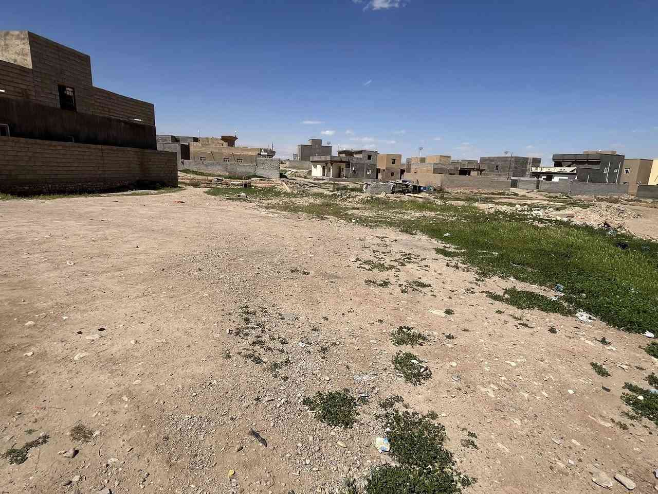 قطعه ارض للبيع في حي التنك مساحه900متر مقسومه قطعتين 500متر و400 متر السعر واستفسار اتصل ع رقم ***********
