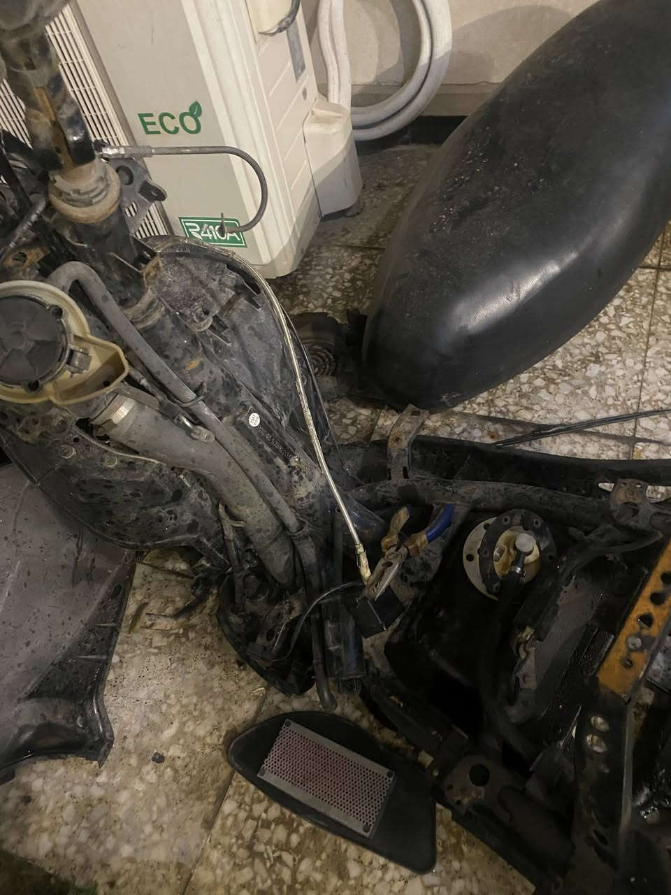 شاصي مال سكنس كامل كلش نضيف بي منضومه  بانزين كامله وبي تانكي مال نوزل كامل هوه والعبوه والفيت بم شغال للبيع مستعجل عل بيعته انطي اي سعر وخذه مكاني بغداد حي الجامعه وتساب ***********
