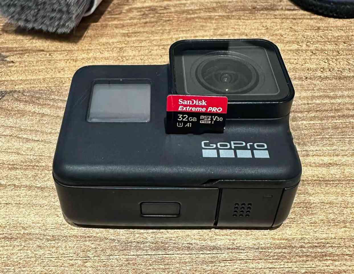GoPro Hero 7 Black - 4K للبيع 

نظيفة جدًا، مستعملة مرتين فقط
تجي وياها ذاكرة SanDisk Extreme Pro 32GB
حالة الكاميرا ممتازة مثل الجديدة
💸 السعر ( 160,000 ) د.ع
المكان بغداد


**إذا كنت صاحب هذا الإعلان وتريد حذفه لأي سبب، رجاءا أرسل رسالة إلى الدعم الفني**