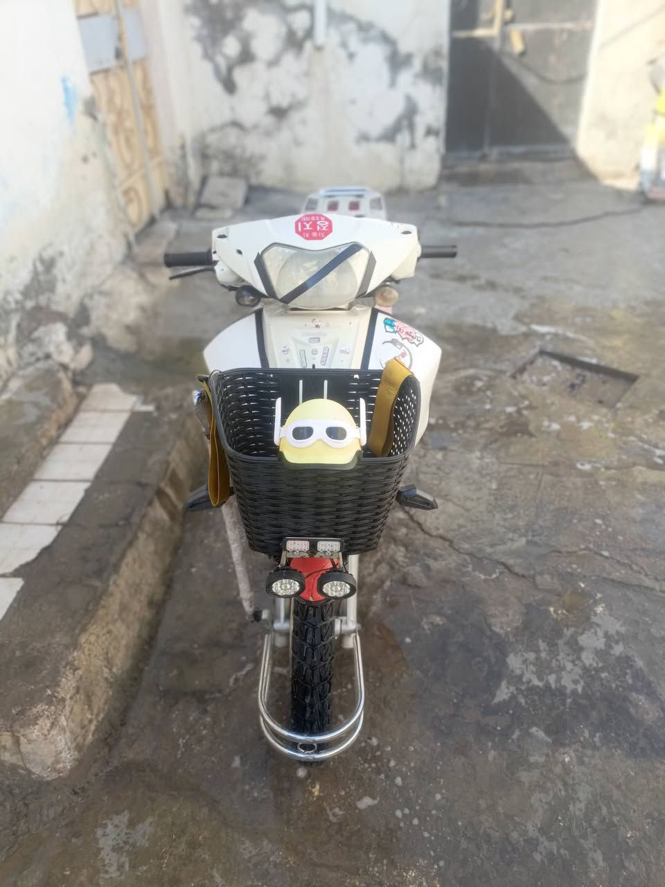 سلفيزمديل ٢٠١٤
بصمه
سويج
هندر 
كهربائيات شلع تشتغل 
لماطور مذب علي ربع 
مكينه خير من الله لاتنقيص لاتبخير
سعر ٦٢٥ بي مجال قليل 
او مراوس ب ايراني 
***********
