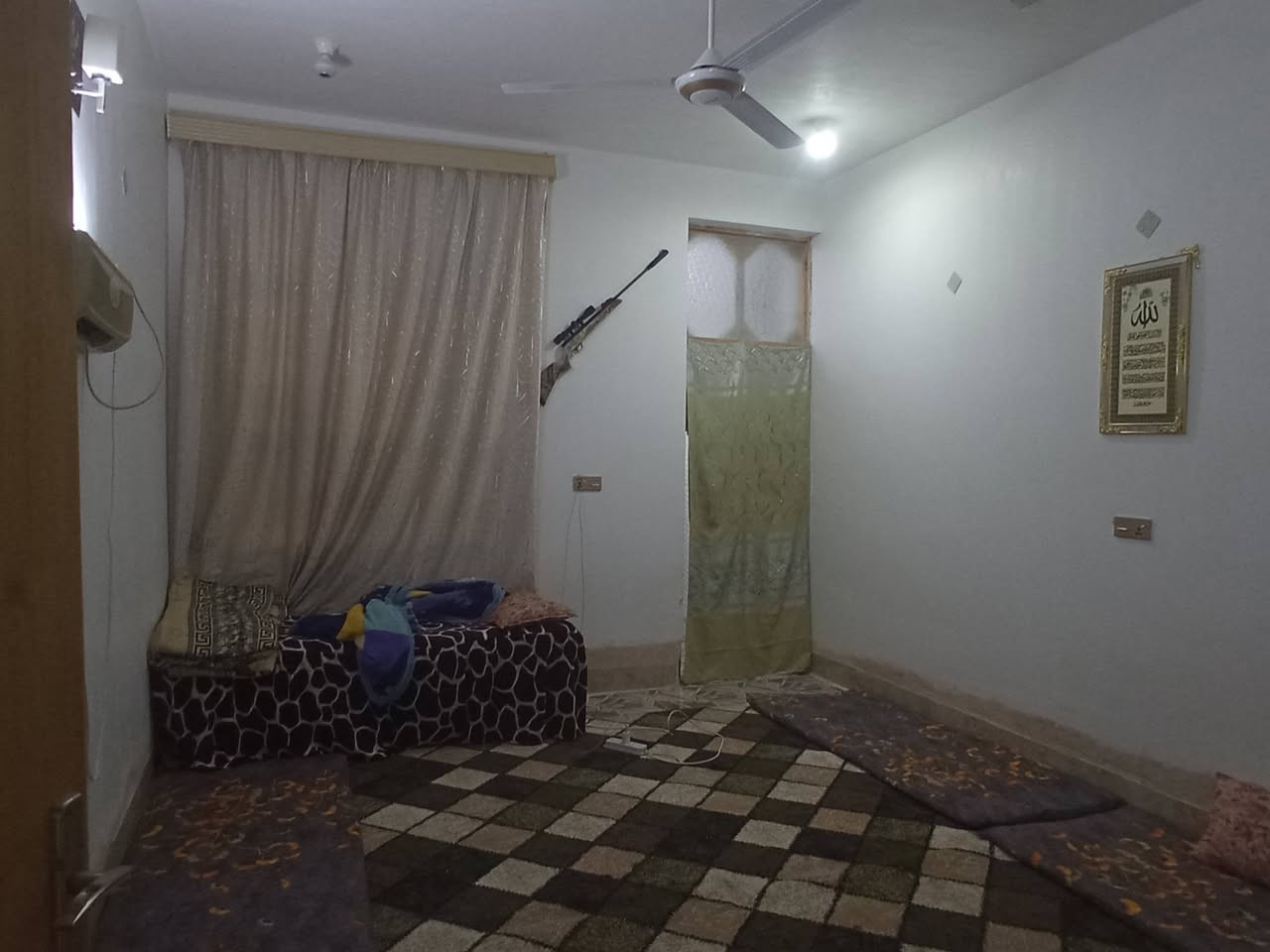 (سلام عليكم يعاد النشر بسبب الوعود الكاذبة أرض زراعيه مساحه ١٠١٢متر ضمن بيت ٢٤٠متر يحتوي البيت على (استقبال -مطبخ -هول -مصلى-غرفتين-مجمع صحيات ٢) مكان حله قرب الساده البو خطه كاع البو رشيد (خدمات كافه كهرباء -ماء -فول ). الاستفسار اكثر ) اثير (***********)_‏ اسيا(‪0772 508 4994‬‏)
