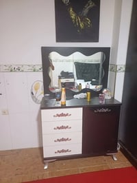 غرفة خشب • شبه جديدة • مرتبة