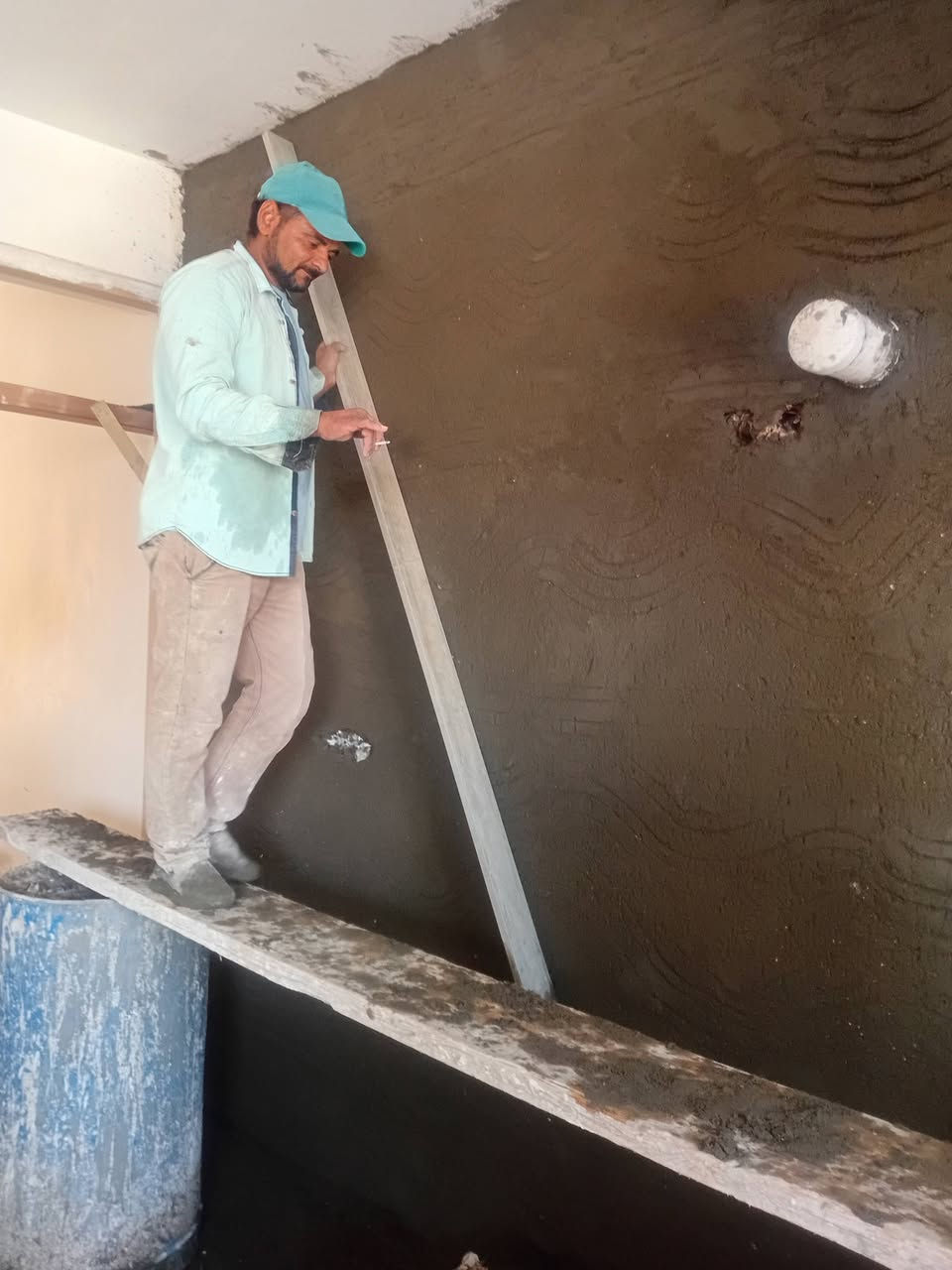 عادل المصري.خلفات اسمنت درجه اولى بغداد الجديد***********
