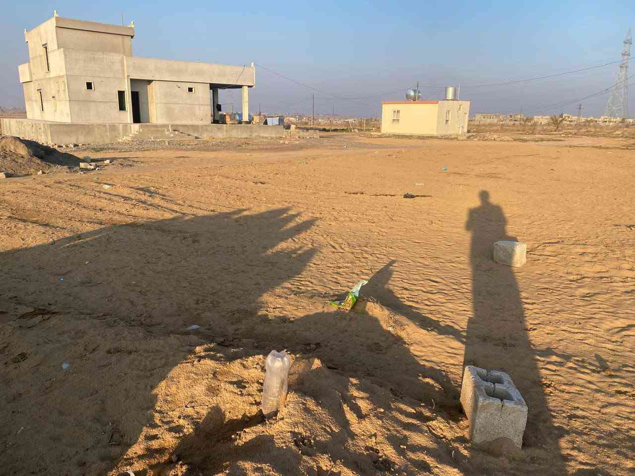 السلام عليكم قطعه ارض للبيع بستان منيف قرب الواء المساحه 1000متر واجهه 33عمق30سعر المتر 20للستفسار الاتصال ***********
