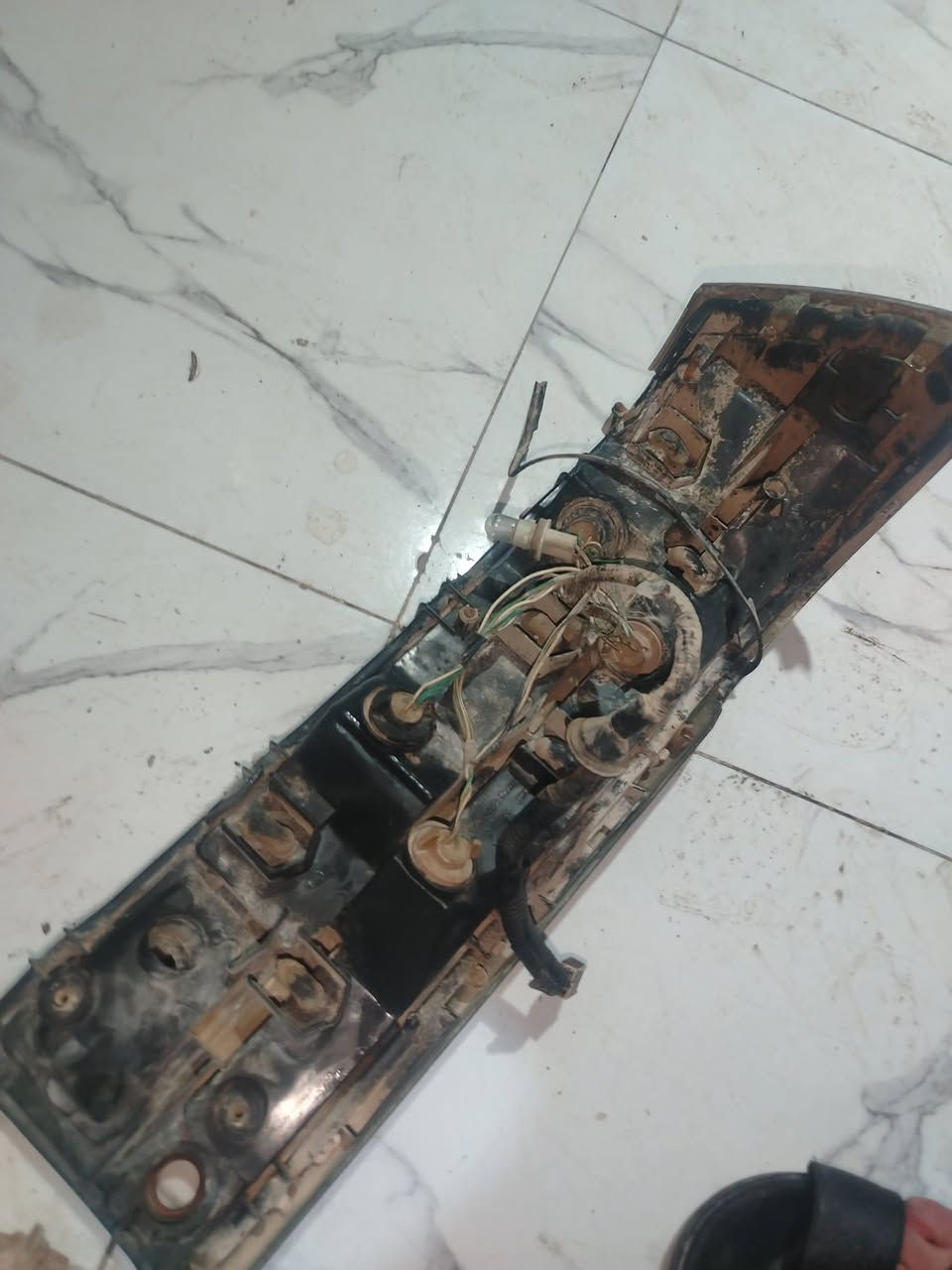 بك لايت بطه فصل لبيع مكان بصره حي بغداد شارع المكاتب سعر ٧٥ الف ***********
