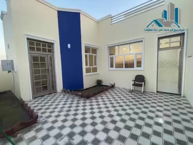 وحدة سكنية للبيع في مجمع الاصيل السكني
مساحة ٢٠٠م طابق واحد مصفره (محتوايات البيت غرفتين وصاله وديوانيه + مجمع صحي عدد٢ داخلي وخارجي)  وبي انترنت ومولد (((السعر مناسب جدًا))) 
للتواصل ***********
