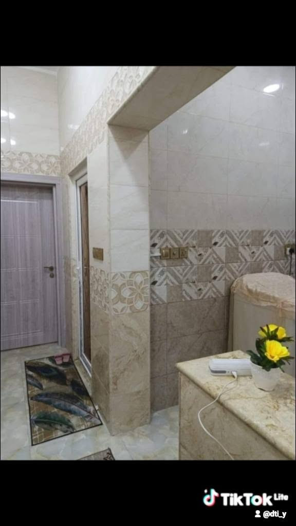 بيت للبيع حي المهندسين طابقين بناء درجه اولى المساحه 105م للاستفسار الاتصال بمكتب الحيدري او مراسله الصفحه ***********
