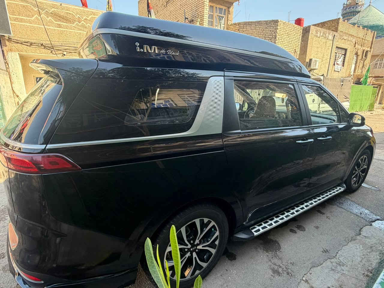 السلام عليكم
كيا كرنفال موديل 23vipوارد كوري 
حادث سياره صبغ جاملغ امامي بدون دواخل بدون ايرباك فقط باقي كفاله عامه
سياره ماشيه 28 الف حقيقي 
بدون نقص كامله ربع ما تصرف عليه
سياره فول مواصفات 
بصمه 
كامره خلفيه
كراسي جلد تدفئه تبريد 
تشغيل عن بعد 
مقاعد vipمنفصل 
اضائه خلفيه 
برادات 
رادار امامي وخلفي 
تحديد مسار 
شاشه كبيره في الاعلى قماره
مكان سياره بغداد شعله 
سعر 295بيه مجال حك جيه 
رقم ***********
