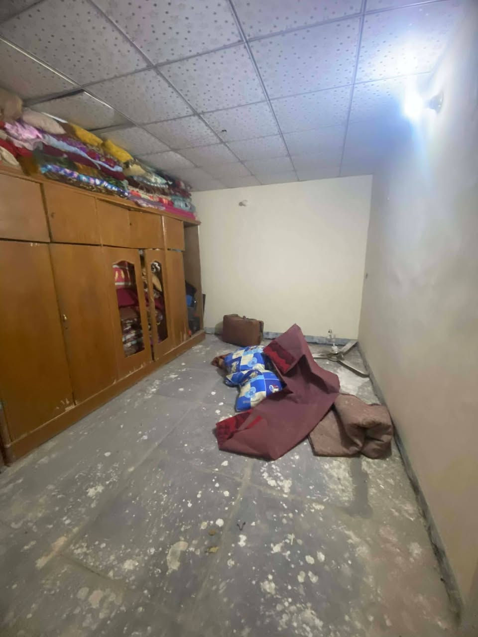 بيت للايجار حولي الخصيمة 
بناء جديد يحتوي على 
غرفتين نوم وصاله ومطبخ وصحيات وطارمة 
للاستفسار الاتصال على الرقم الموجود 
‏‪***********‬‏
