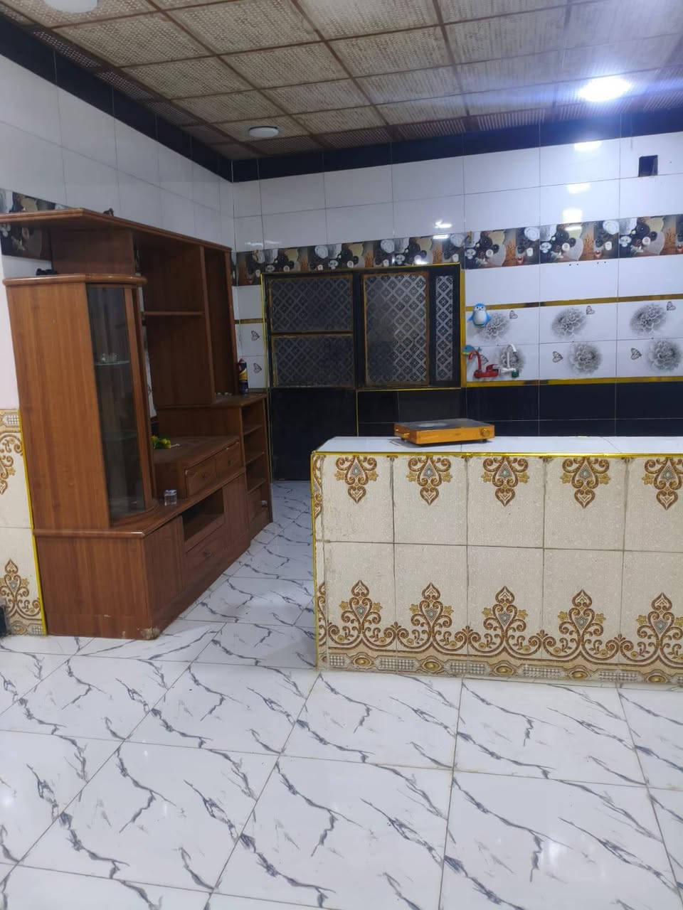 سلام عليكم دار سكن للبيع 
العنوان : ابو الخصيب بهل عيد خلاف سوق ابو الخصيب 
مكون من غرفتين وصاله ومطبخ وحمامات ومساحه خلاف البيت وبوجه البيت 
بيت مرتب وسعر مناسب رباط ارظي ورباط شبابيج 
السكف سندويج 
طابو زراعي عراقي اصل 
المساحة 320متر 
السعر 35وبي مجال 
استفسار ***********
