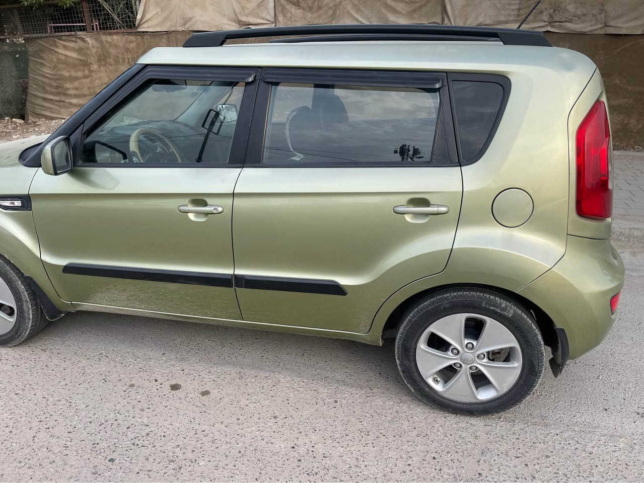 كيا صول 2013 جديده واردد امريكي حادثه جاملغ فقط بدون دواخل محرك 1600 باسمي رقم بغداد دولي وبيه صفحه جارده ونرشت كلير بدون حادث كير مكينه صدر تايرات تبريد دوشمه جديده تحكم استيرن ومكاني بغداد الدوره والسعر (86 ) وبيه مجال ***********/*********** بغداد, العراق
