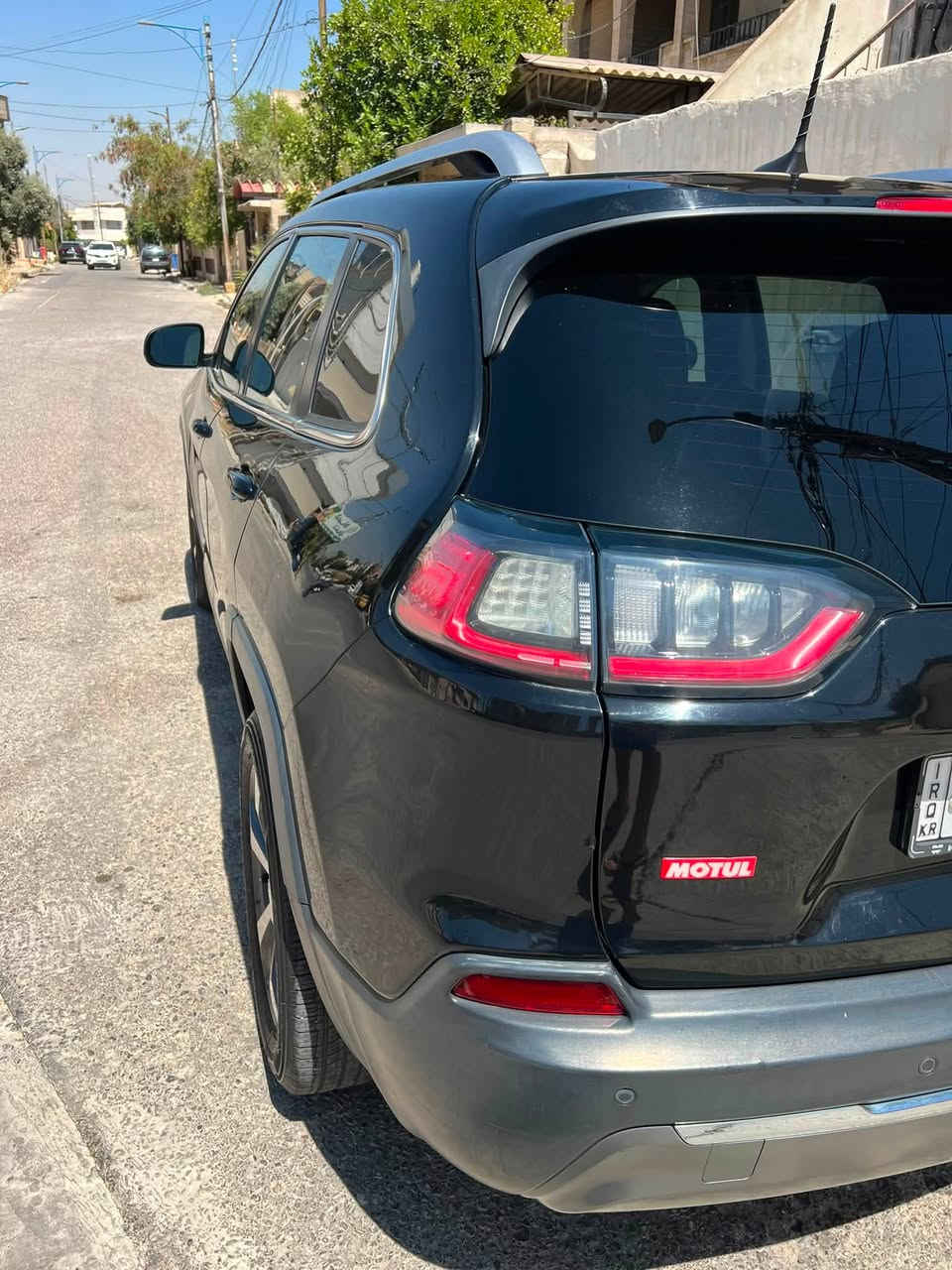 السلام عليكم jeep بزون2019 فول مواصفات بدون فتحه فقط رقم اربيل مسطره كشنات جلد تحكمات استيرن فول كامل السياره  كابون بانزين بيها الالكتروني الجديد غرامات صفر جاهزه السياره من كلشي محرك 2400الضرر فقط تبديل بوند وقليل بارد باب الوره 
السعر(135)للتواصل(***********)
