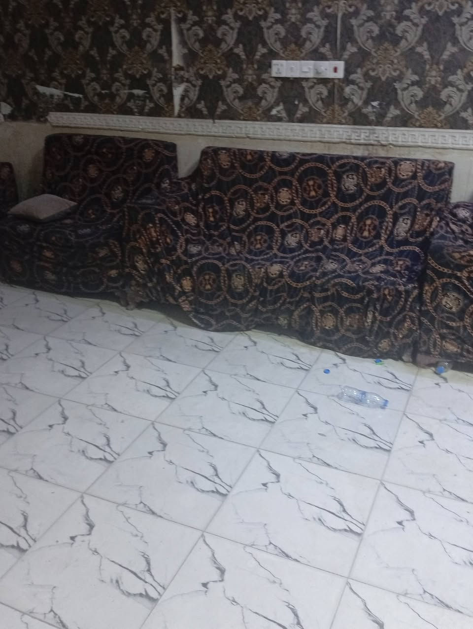 سلام عليكم شباب كهوه للبيع موقعه حلوو بصف شارع الطباء مقابيل الجسر القديم اسمه كوفي المدلل كهوه حلوه ومرتبه بيه كراسي عدد 35 اراكيل عدد 60 براد واحد مجمده وحده جبيره تخم جديد كامل بلازمه مبردات اثنين سبالت اثنين كامله مكمله. للستفسار ***********
***********

