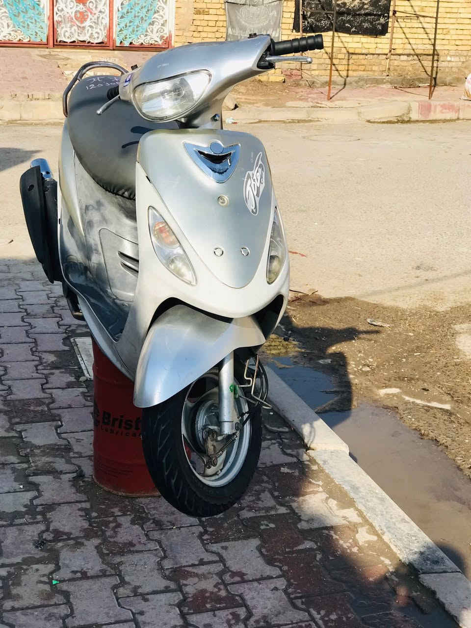 سلام عليكم دراجه ماكس منغولي للبيع نضيفه المكان العماره السعر خاص ***********
