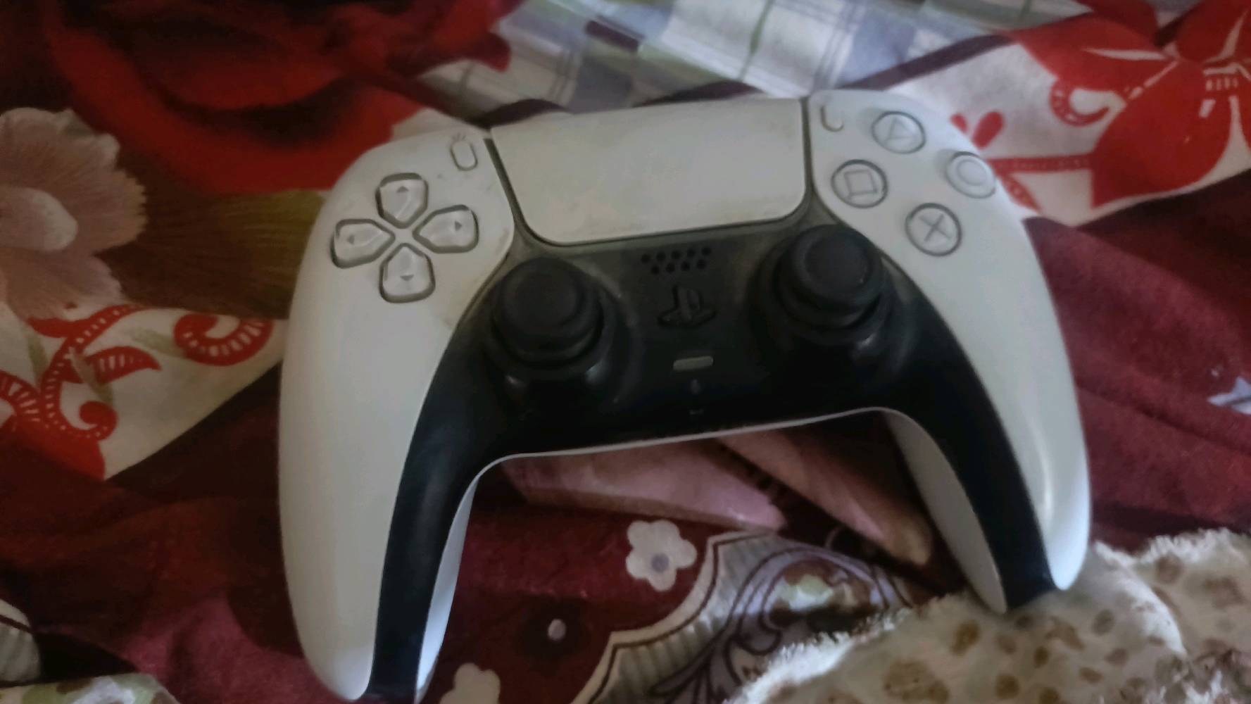 بلي فايف فات الاقراص

الجهاز ماداخل تصليحه ابد وبية بس هاي الشخوط مثل ماوضح بصوره

ملحقات الكيبلات الاصليه يده وحده الاصليه

مابية العاب عندي دراسه وصارله فتره تقريب 5 اشهر البلي مامشغله

ذاكره 667 غيغابايت

سعره 525 الف وبيه مجال للشراي

مكاني التنومه الصالحيه