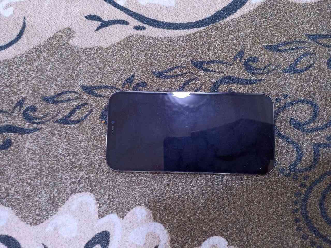 آيفون 12 برو 
ذاكره 256
بطاريه مبدله
الكامرات ميشتغلن 
السعر 220 
*********** بيه واتساب
