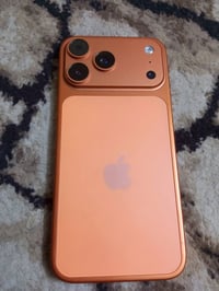 ايفون ١٧ • نضيف • ملحقات