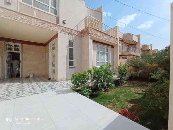 ﷽ #قسط_تطلوعه_
#دار ركن مع مشتمل جانبي مساحة المشتمل 100
دار سكن طابو صرف مساحه 298 ركن 
بناء حديث طابقين  غرفة  نوم وهول 
ومطبخ واستقبال ومجمعات صحيه كراج سياره 
الطابق الثاني غرفتين وهول وصيحات 
حديقه خدمات كامله مي كهرباء شارع تبليط 
أرصفه أناره شبكة   مياه امطار 
مدارس + منظومه امنيه (سكيورتي)
الموقع ابو غرق حي الحسين 
#مجمع_ارض_بابل_السكني 
علما الدار يباع _بمقدمه وتحويل القرض على المشتري 
الأستفسار الاتصال *********** علما أن القسط الشهري للقرض526 تطلوعه 190 ويسدد عقاري باقي تلمبلغ
