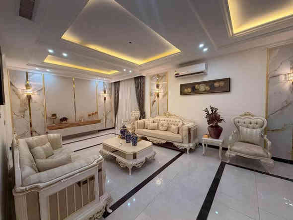 منزل للبيع في هيوا ستي طابقين 
العنوان طريق كوية مقابل مجمع فلوريا ستي  
  بناء ملكي 
مساحة 420 متر  طابقين مؤثث 
يتكون من 
4 غرفه نوم استقبال عدد 2 + هول داخلي 
مطبخ  مسبح ساونا حمام تركي جاكوزي 
كراج + حديقة
*********** أربيل
