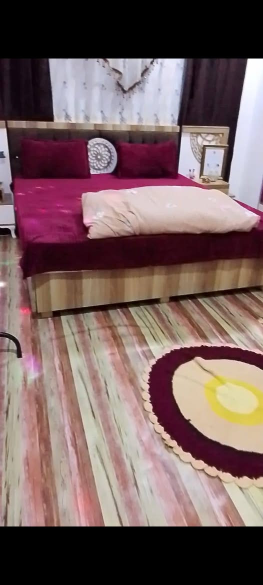 السلام عليكم غرفه اخشاب للبيع سعر مناسب اشتريت وحده جديده وهاي للبيع مفتوحه السعر 400 عنوان ابي الخصيب ***********
