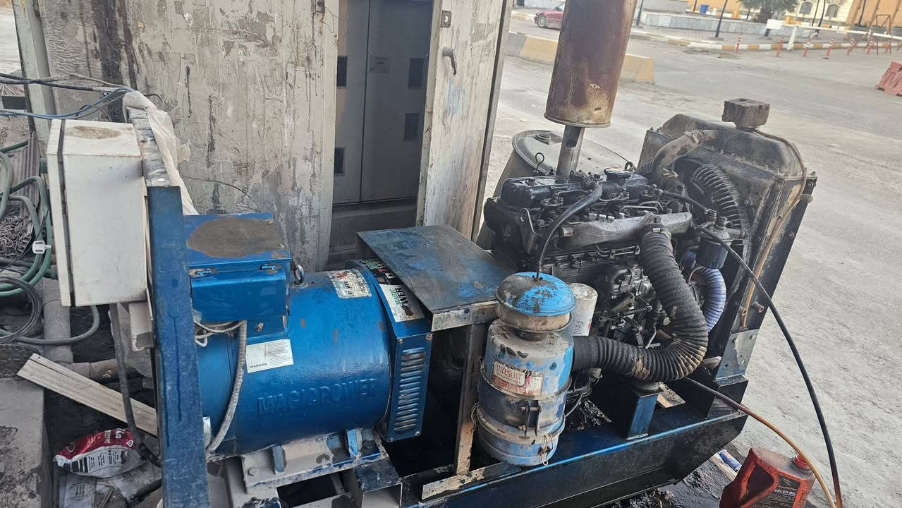 مولد دايو ٤ سلندر المولدة حاوية بس بيها نفخ بس بدون تنقيص عنواني الديوانية 
السعر ٢٢$ جماعة ال١٨$  لا تراسل وتتعب 
***********
