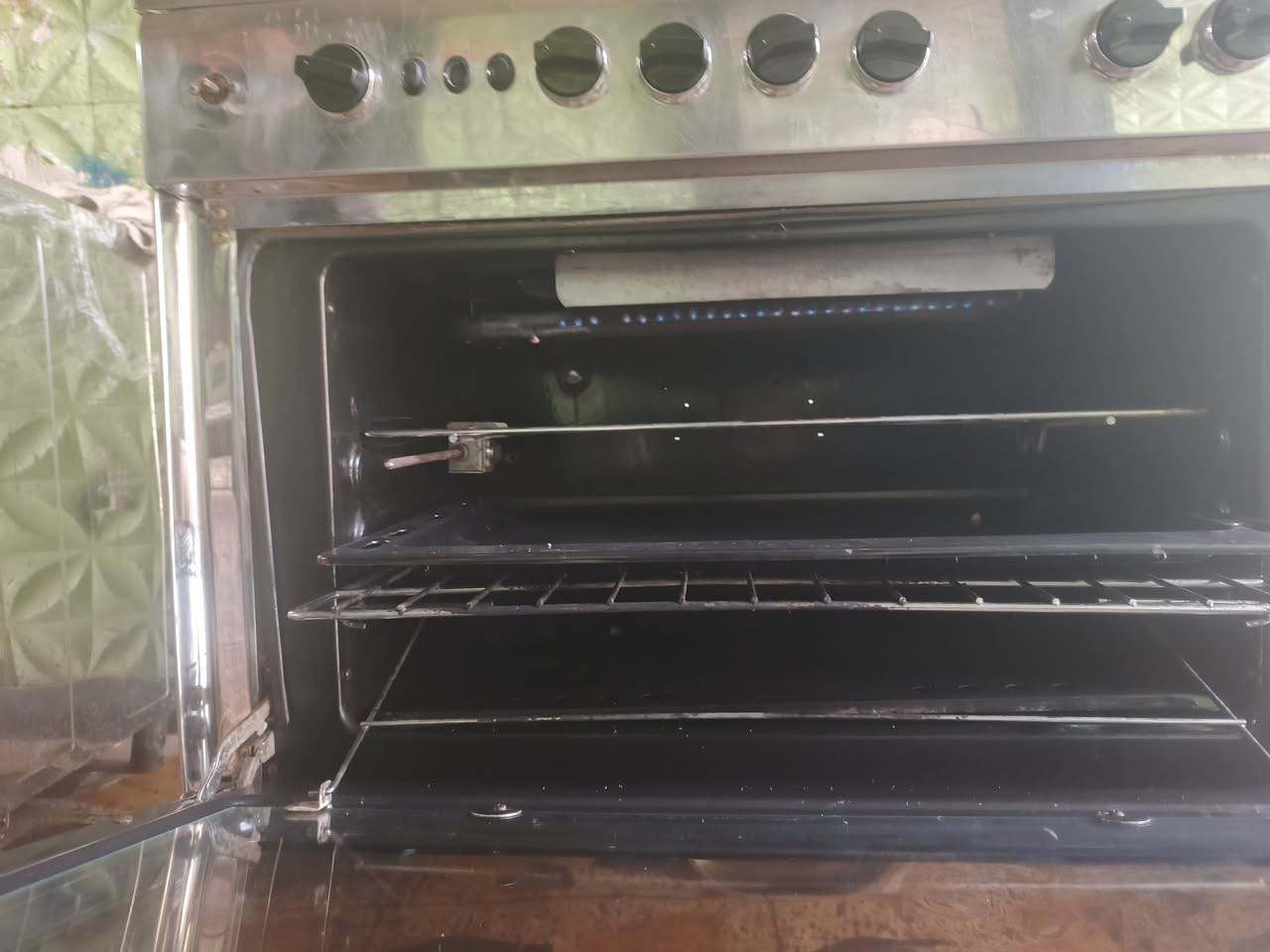 السلام عليكم
فريش مصري مجدد بل كامل شغل أيدي ضمان شهرين عل نار طباخ كلش نضيف شوفت عينك ب175وبي مجال للطيبين 
***********
