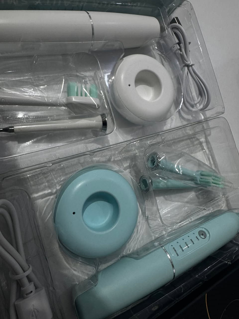🦷 جهاز تنظيف الأسنان الكهربائي القابل للشحن

✅ يساعد على إزالة الجير والبلاك من الأسنان.
✅ يساهم في الحفاظ على نظافة الأسنان وصحة اللثة.
✅ عدة أوضاع للتنظيف تناسب الاستخدام اليومي.
✅ قابل للشحن عبر USB.
✅ مقاوم للماء وسهل الاستخدام.
✅ يأتي مع رأسين إضافيين وقاعدة شحن وسلك USB.
✅ مناسب للاستخدام المنزلي.

📦 الحالة: جديد مع الكارتونة وجميع الملحقات.
💰 السعر: 10,000دينار عراقي
اذا ثنينهن 15,000دينار عراقي
يوجد توصيل جميع محافظات العراق 
مع الطلب سوف تصلك هدية 🎁


**إذا كنت صاحب هذا الإعلان وتريد حذفه لأي سبب، رجاءا أرسل رسالة إلى الدعم الفني**