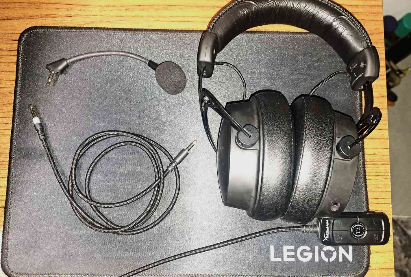 السماعة مو هواي مستعمله و شبه جديدة و نظيفة فول, كامل ملحقاتها موجودة و يجي وياها زوج كشنات اضافي يفيد للصيف يكون مضاد للتعرق, يجي تعلاكة للسماعة تنحط باي مكان عل ميز عندك و عندي فيديو الها وحدها, توصيل مجاني لكل محافظات العراق كركوك, العراق


**إذا كنت صاحب هذا الإعلان وتريد حذفه لأي سبب، رجاءا أرسل رسالة إلى الدعم الفني**