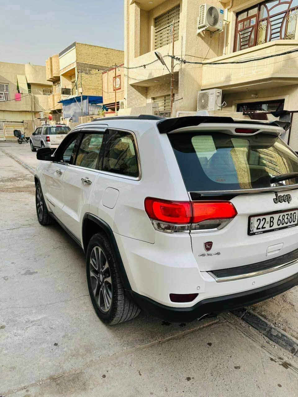 السلام عليكم
———————
بيع او مراوس حسب القناعه 
جيب 2018  Limited فول الأخير 
مكينه 3600
وأرد خليجي 
——————————————-
بصمه
بانوراما
رادار  جانبي 
كشنات جلد حضن 
كشنات تدفئة 
كشنات كهرباء 
ويل كب 20 
شاشه كبير 
كامره خليفه 
حساسات خلفي 
بجم زنون كامل نهار 
تبريد قطعتين 
تبريد بيانو 
مرايه داخليه تعتيم ليلي 
تحكم ستيرن فول 
باقي تفاصيل واضحه بالصور 
————————————————————
سياره وارد خليجي 
(( بيه باب تبديل فقط ))
(( رقم أربيل تريد تحويل تريد وكالة ))
—————————————————————
مكانه:بغداد الدولعي 
سعر :240 وبيها مجال والله جنت عارضها 265بس صار ظرف  
اتصال:***********
