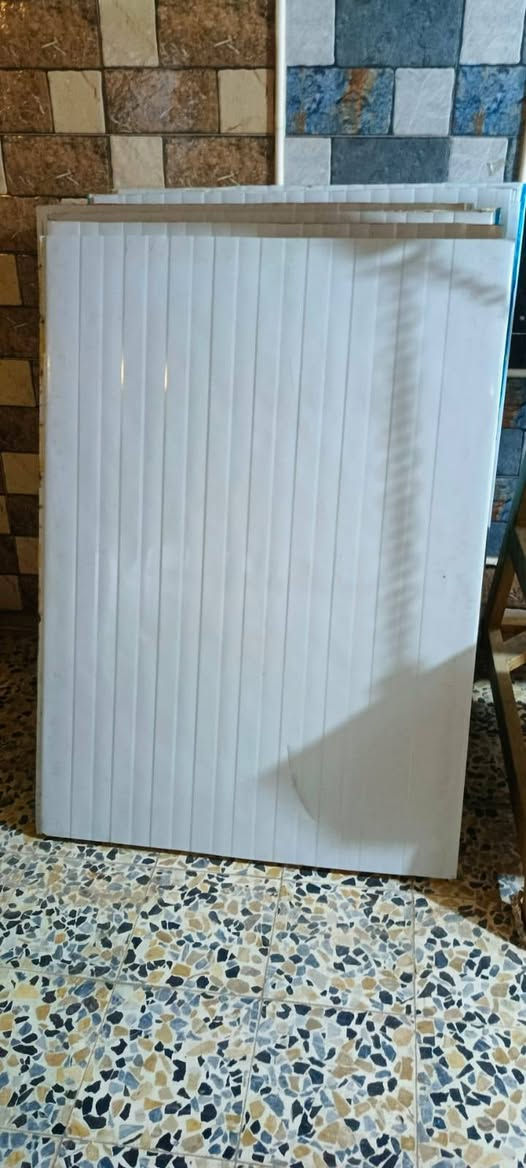 سندويج جديد مامستخدم عدد ١٤ قطعة عرض متر وطول ١٤٠ سم سعر القطعة 10/ ***********
